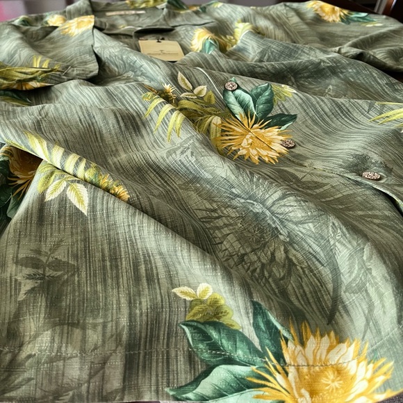 Tommy Bahama silk shirt - Picture 7 of 13